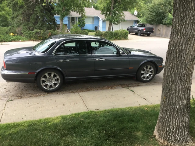 2004 Jaguar Xj8, grau, 96.829 km, Import Kanada — Foto 1