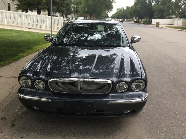 2004 Jaguar Xj8, grau, 96.829 km, Import Kanada — Foto 2 z 5