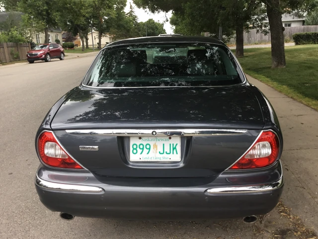 2004 Jaguar Xj8, grau, 96.829 km, Import Kanada — Foto 3 z 5