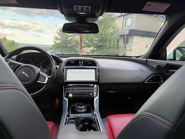 2017 Jaguar Xe, weiß, 145.000 km, Import Kanada — Foto 3 z 5