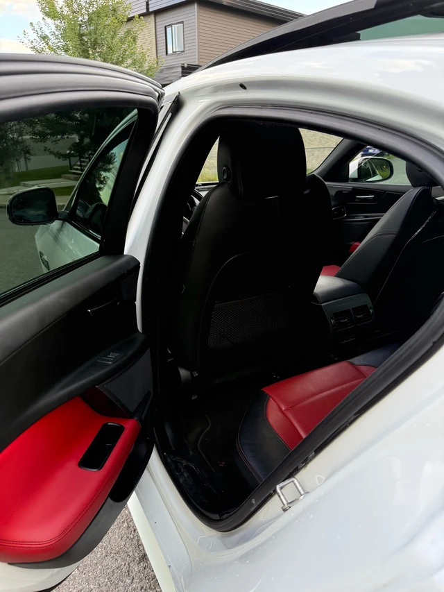 2017 Jaguar Xe, weiß, 145.000 km, Import Kanada — Foto 4 z 5