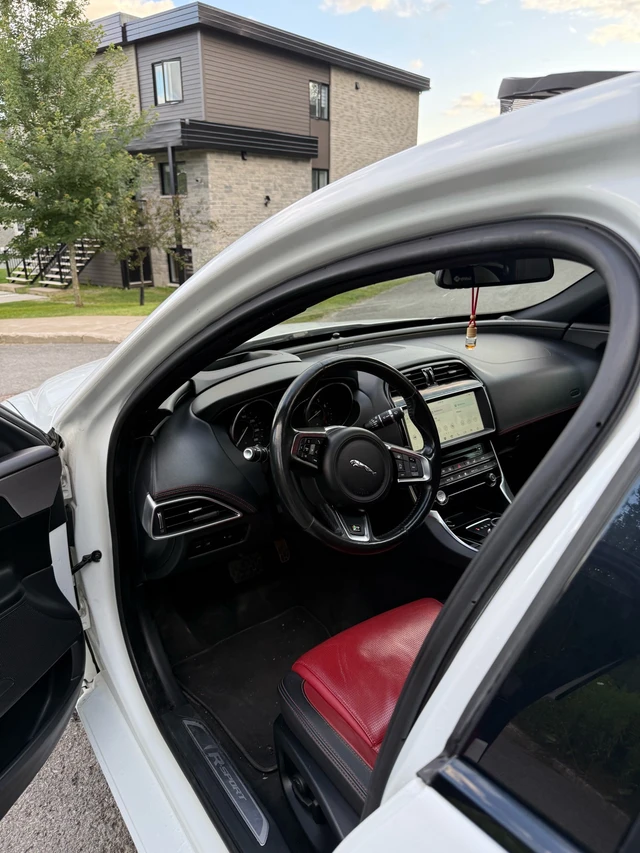 2017 Jaguar Xe, weiß, 145.000 km, Import Kanada — Foto 5 z 5