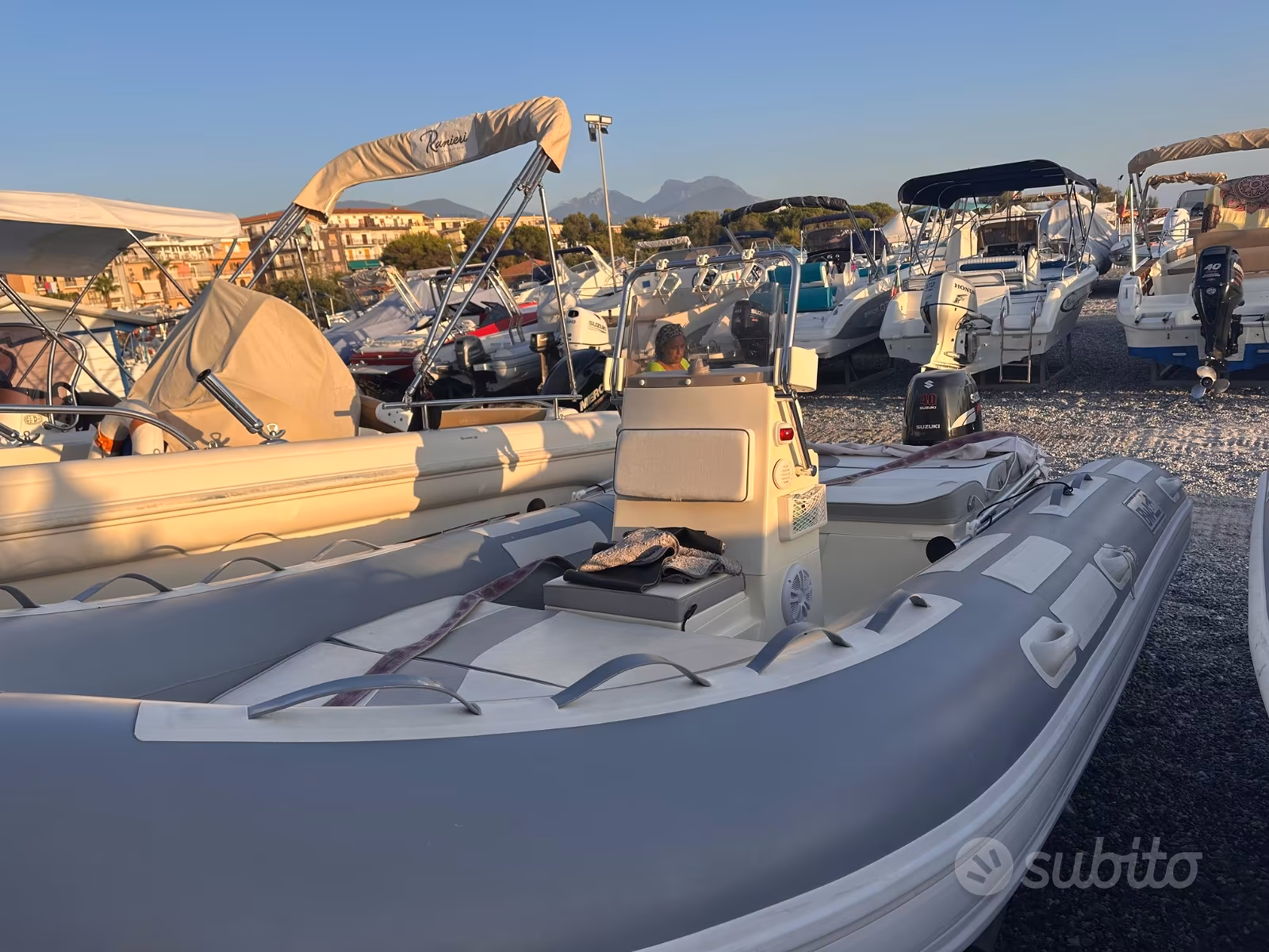 Gommone, Import Auf Lager in der EU — Foto 1