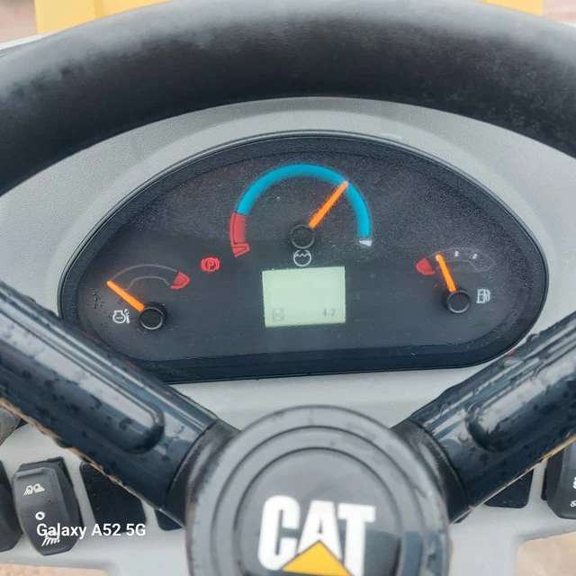 2025 Caterpillar CB, Import Kanada — Foto 3 z 5