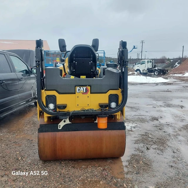 2025 Caterpillar CB, Import Kanada — Foto 4 z 5