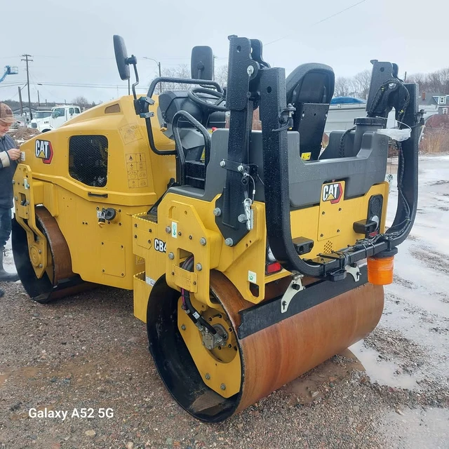 2025 Caterpillar CB, Import Kanada — Foto 5 z 5