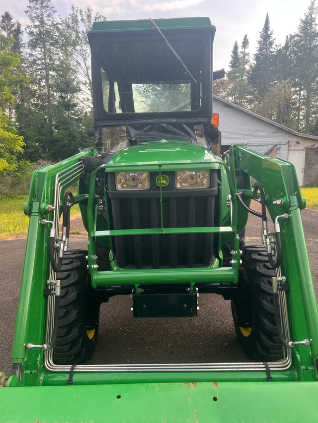 2020 John Deere 3038E, 200 mth, Import Kanada — Foto 2 z 5