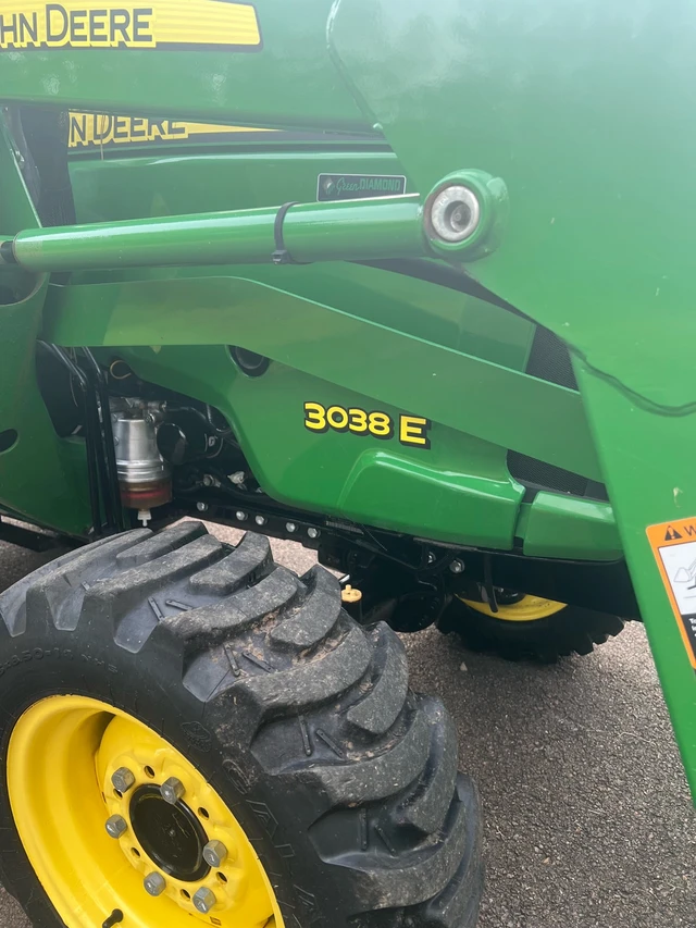 2020 John Deere 3038E, 200 mth, Import Kanada — Foto 3 z 5