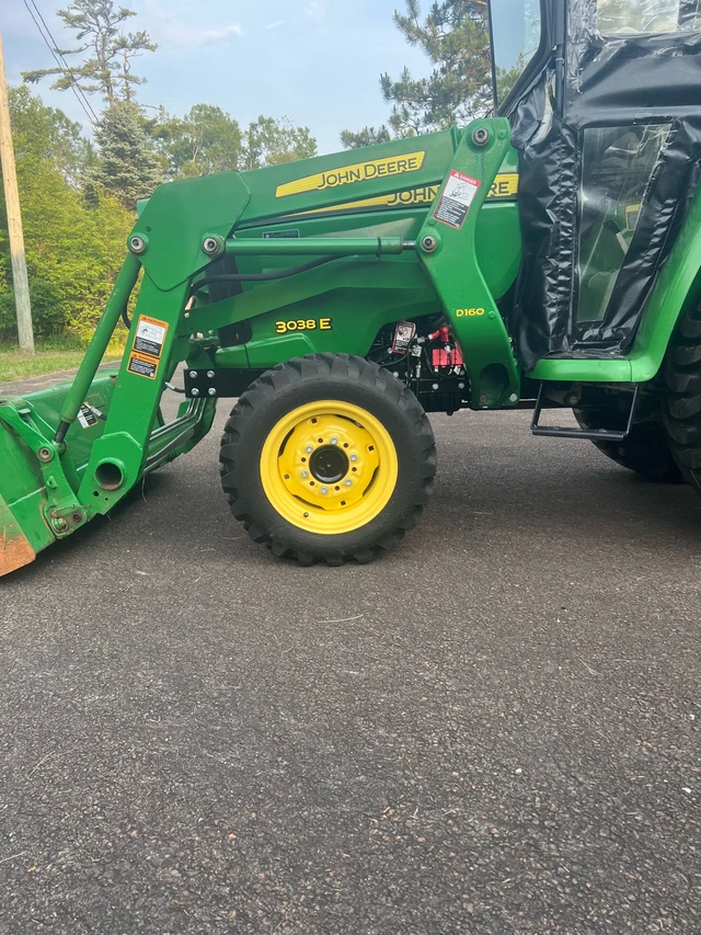 2020 John Deere 3038E, 200 mth, Import Kanada — Foto 5 z 5