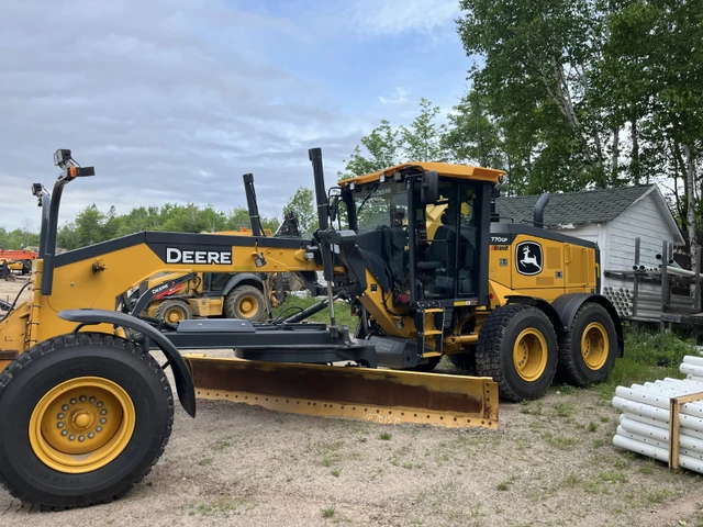 2025 John Deere 770GP, 125 mth, Import Kanada — Foto 1 | AMECAR 2025 John Deere 770GP, 125 mth, Import Kanada — Foto 1