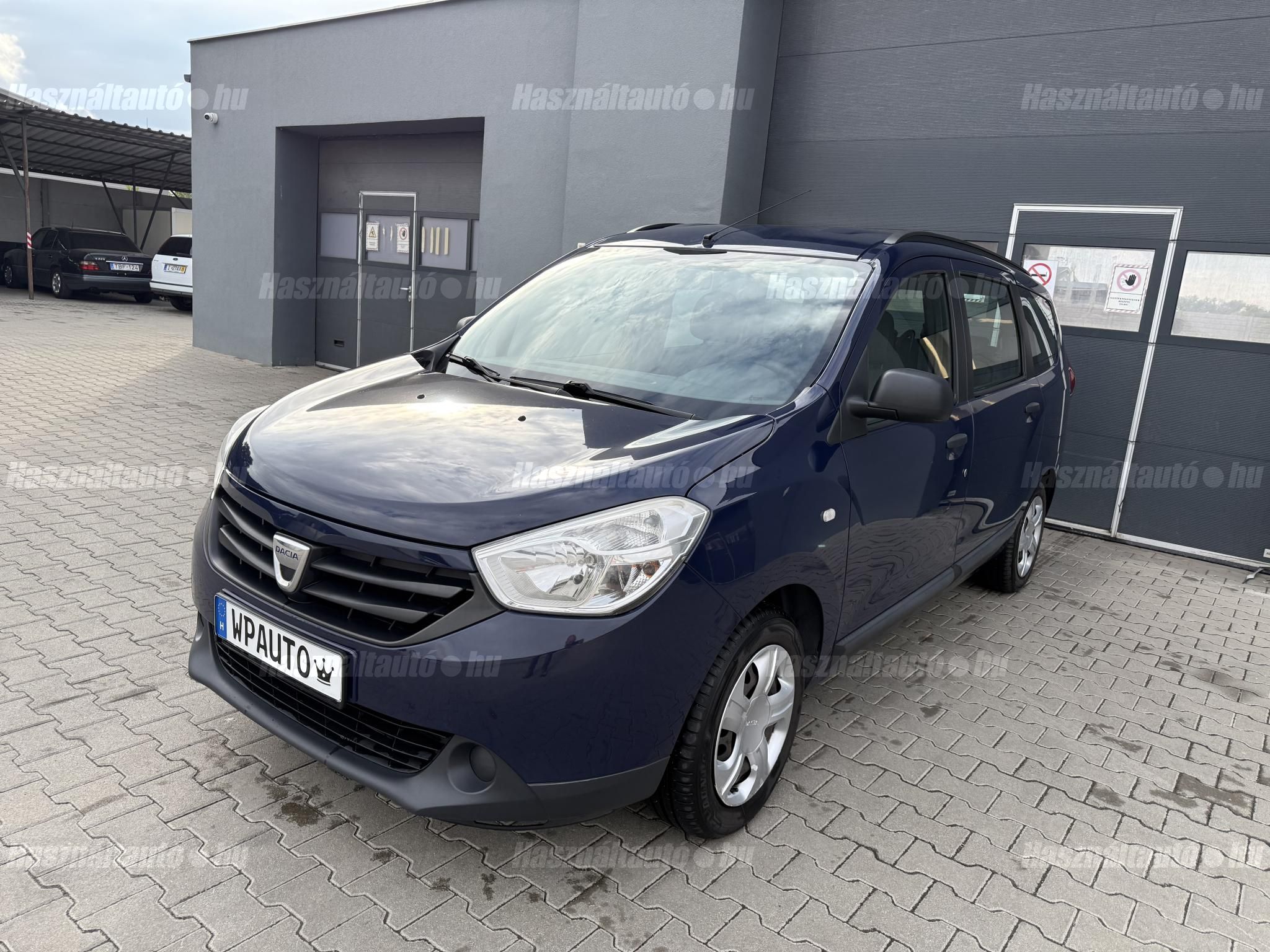 2012 Dacia, Ungarn — Foto 1