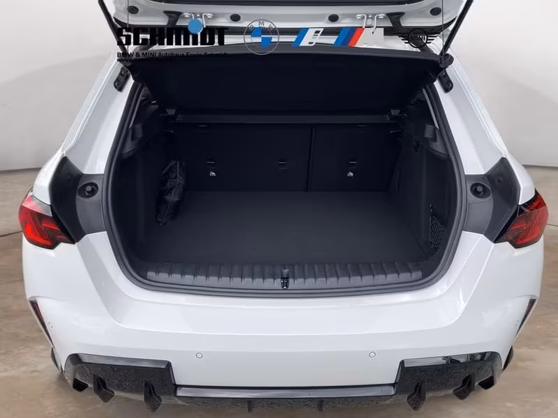 2030 BMW, Italien — Foto 1