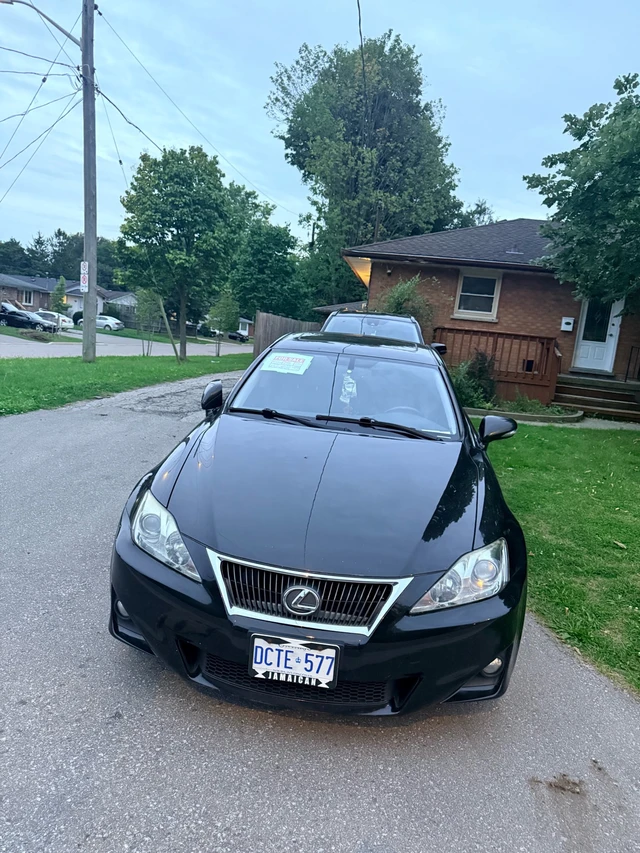 2013 Lexus Is 250, 151.369 km, Import Kanada — Foto 1