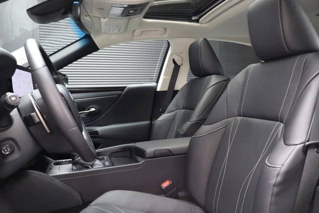2025 Lexus ES LUXURY, weiß, 12.274 km, Import Kanada — Foto 14 z 20
