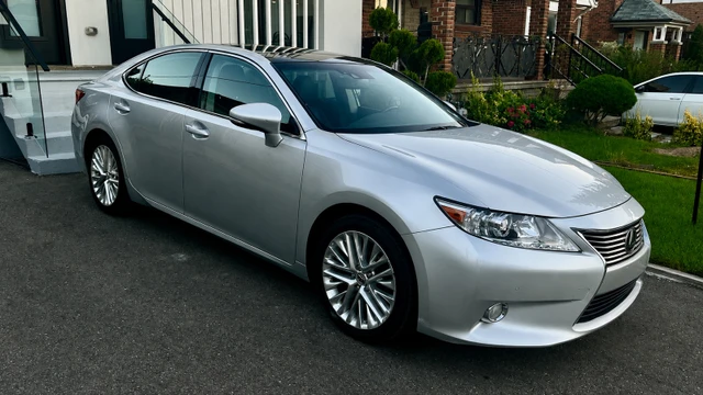 2013 Lexus Es, 113.000 km, Import Kanada — Foto 1