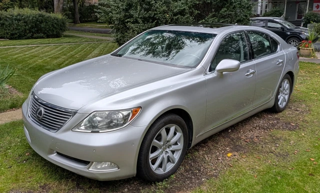 2009 Lexus Ls, silber, 189.000 km, Import Kanada — Foto 1