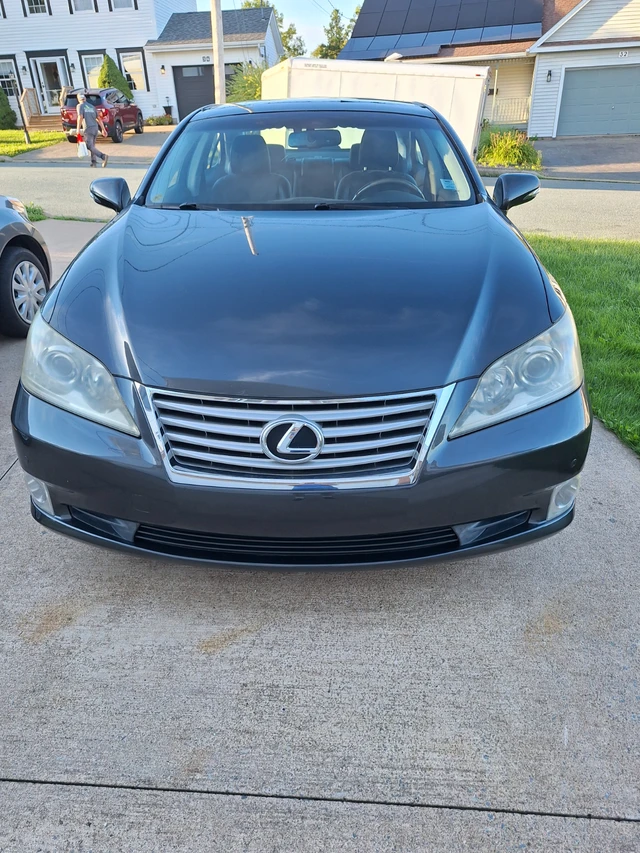 2011 Lexus ES350, schwarz, 91.000 km, Import Kanada — Foto 1 z 5 2011 Lexus ES350, schwarz, 91.000 km, Import Kanada — Foto 1 z 5