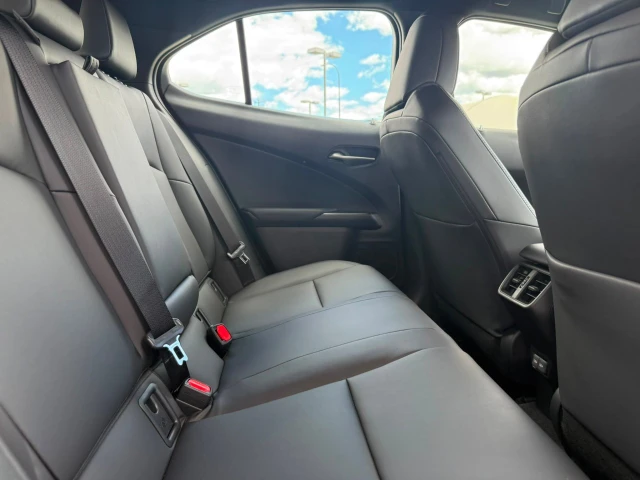 2026 Lexus UX 300h, grau, 15 km, Import Kanada — Foto 10 z 20