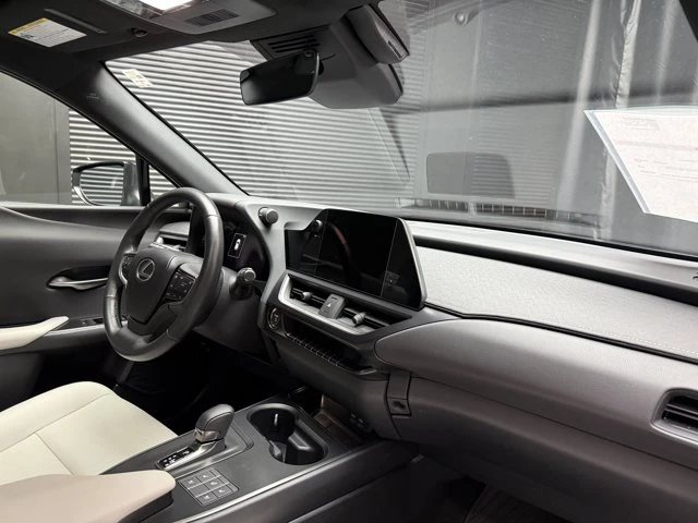 2025 Lexus UX F SPORT DESIGN, grau, 16.676 km, Import Kanada — Foto 13 z 20