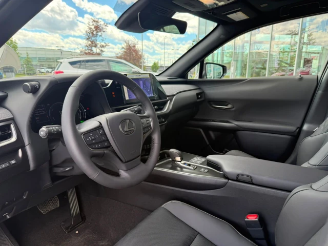 2026 Lexus UX 300h, blau, 15 km, Import Kanada — Foto 8 z 20