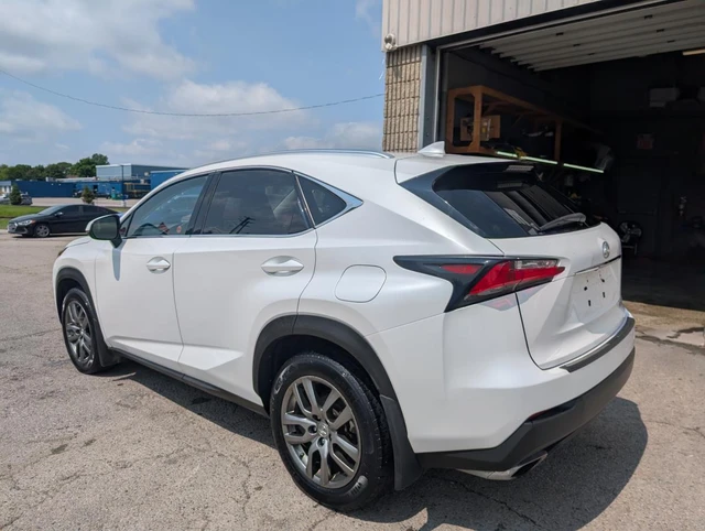 2016 Lexus Nx 200T AWD 4dr, weiß, 166.499 km, Import Kanada — Foto 4 z 5