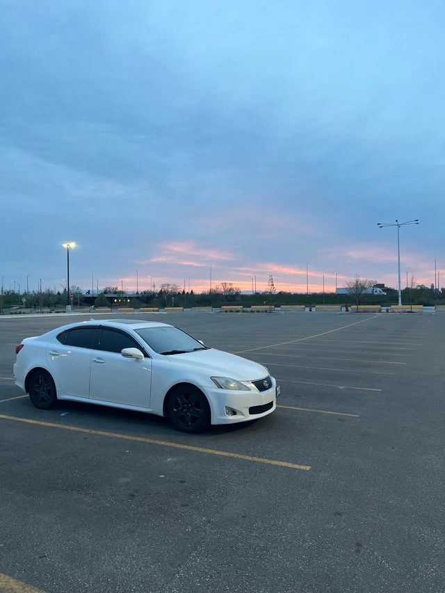 2009 Lexus Is 250, 187.000 km, Import Kanada — Foto 1