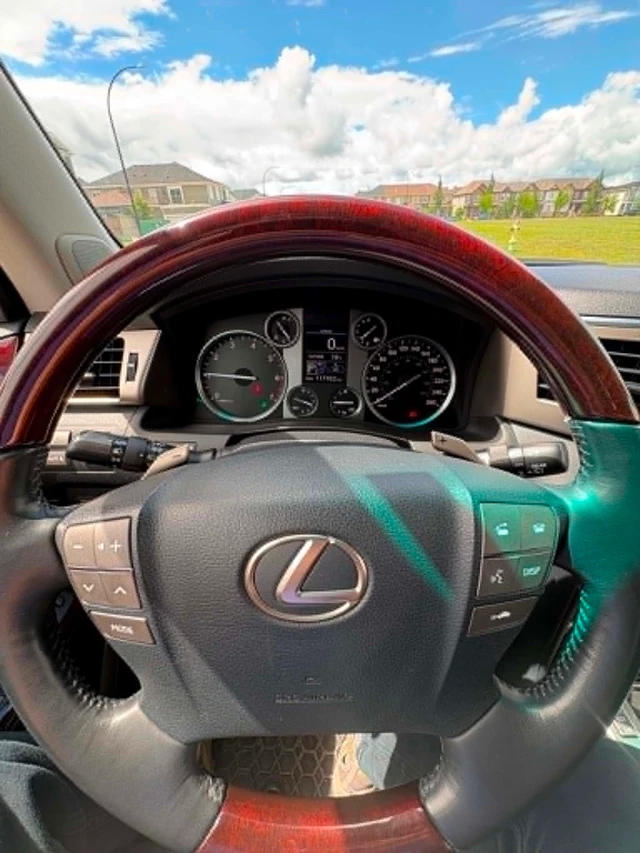2015 Lexus Lx, schwarz, 117.000 km, Import Kanada — Foto 3 z 5