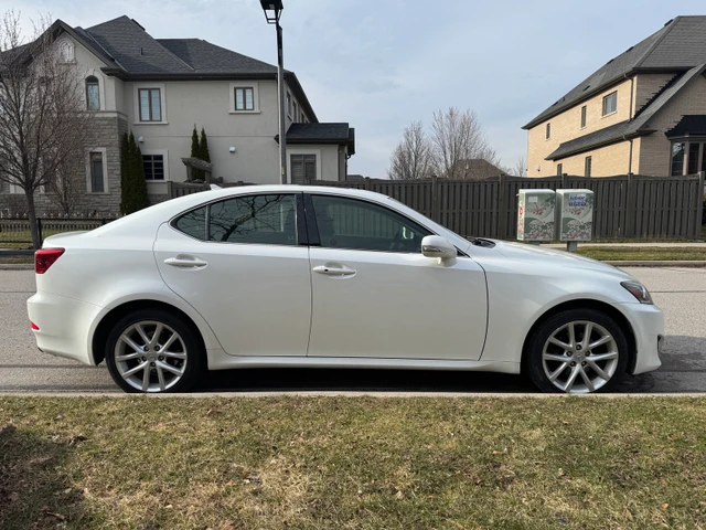 2012 Lexus Is 250, weiß, 216.000 km, Import Kanada — Foto 1