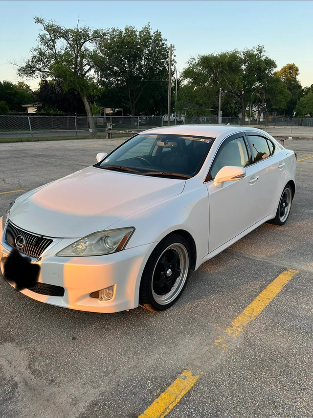 2010 Lexus Is 250, 41.460 km, Import Kanada — Foto 4 z 5