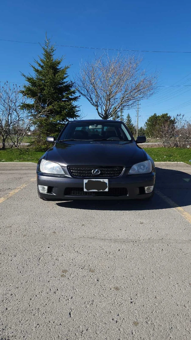 2003 Lexus Is 300, 227.004 km, Import Kanada — Foto 1