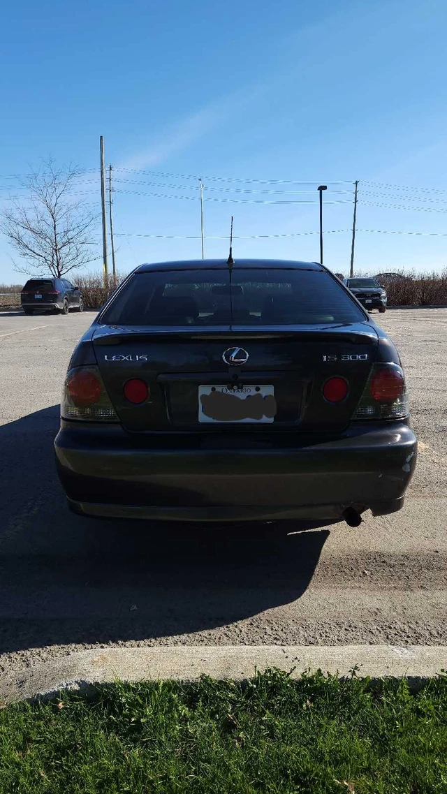 2003 Lexus Is 300, 227.004 km, Import Kanada — Foto 4 z 5