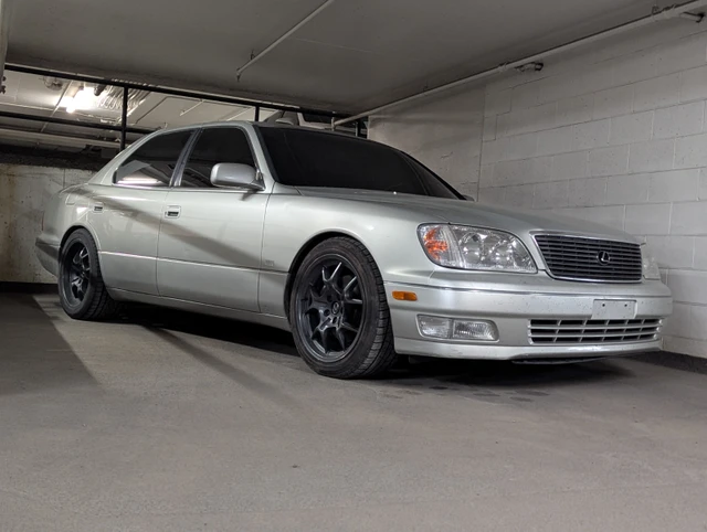 2000 Lexus LS 400 PLATINUM, silber, 272.000 km, Import Kanada — Foto 1 z 5 2000 Lexus LS 400 PLATINUM, silber, 272.000 km, Import Kanada — Foto 1 z 5