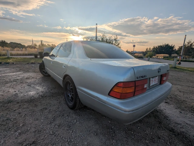 2000 Lexus LS 400 PLATINUM, silber, 272.000 km, Import Kanada — Foto 3 z 5