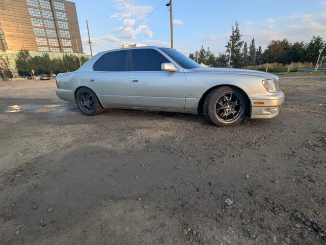 2000 Lexus LS 400 PLATINUM, silber, 272.000 km, Import Kanada — Foto 4 z 5
