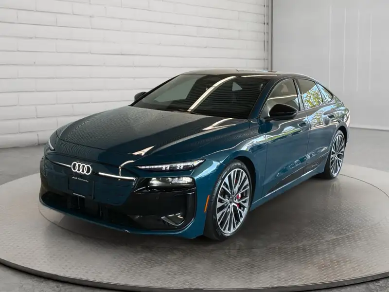 2025 Audi S6 e-tron Technik, blau, 15.996 km, Import Kanada — Foto 1