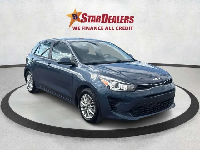 2023 Kia Rio SUNROOF HEATED SEATS LOW KM WE FINANCE ALL CREDT, blau, 28.430 km, Import Kanada — Foto 1