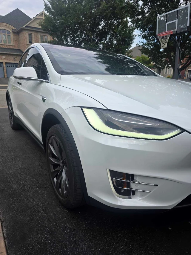 2018 Tesla Model X 100D, weiß, 96.000 km, Import Kanada — Foto 2 z 5