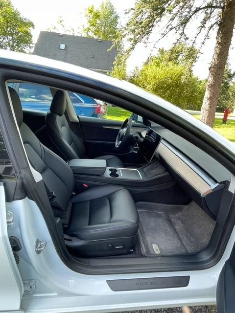 2023 Tesla Model 3, weiß, 23.466 km, Import Kanada — Foto 3 z 5