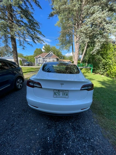 2023 Tesla Model 3, weiß, 23.466 km, Import Kanada — Foto 4 z 5