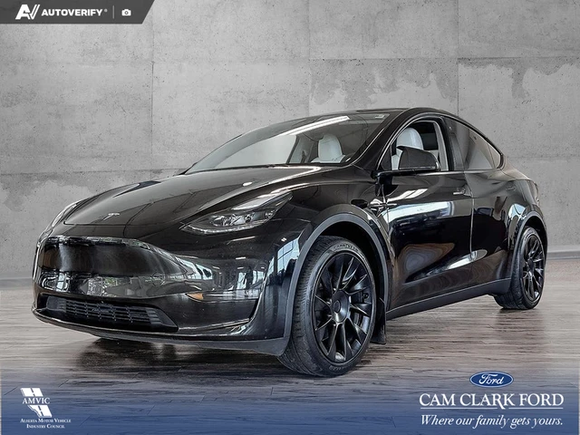2023 Tesla Model Y Long Range, schwarz, 40.015 km, Import Kanada — Foto 1