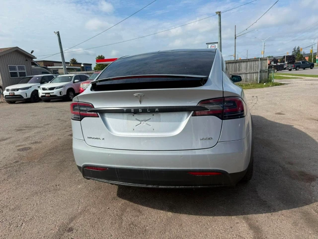 2018 Tesla Model X 100D, silber, 178.335 km, Import Kanada — Foto 4 z 13