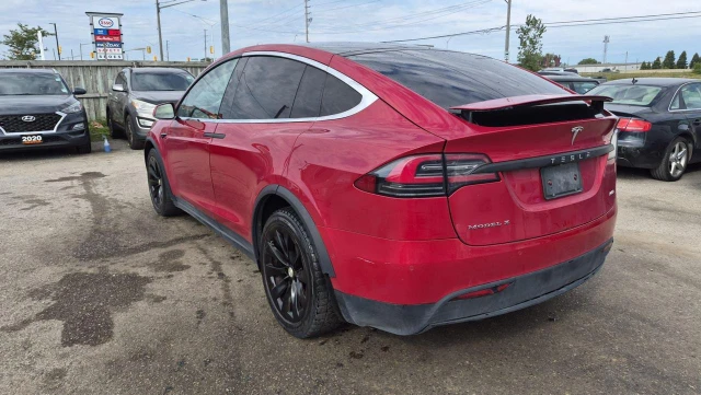 2019 Tesla Model X 100D, rot, 283.156 km, Import Kanada — Foto 3 z 15