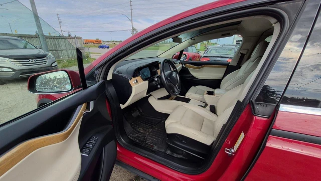 2019 Tesla Model X 100D, rot, 283.156 km, Import Kanada — Foto 9 z 15