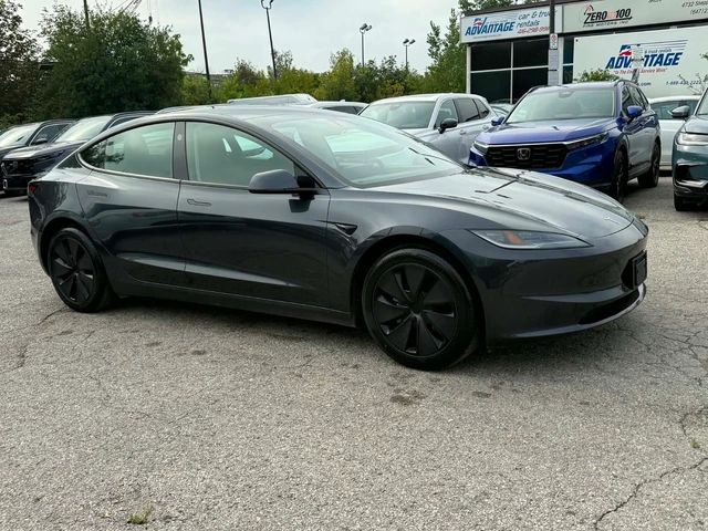 2025 Tesla Model 3 Long Range AWD, grau, 10.686 km, Import Kanada — Foto 1