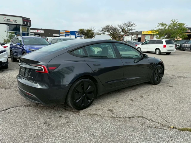 2025 Tesla Model 3 Long Range AWD, grau, 10.686 km, Import Kanada — Foto 2 z 5