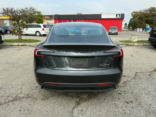 2025 Tesla Model 3 Long Range AWD, grau, 10.686 km, Import Kanada — Foto 3 z 5