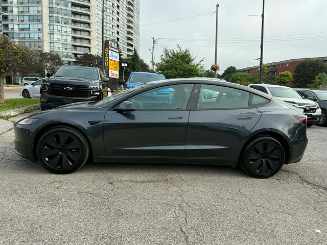 2025 Tesla Model 3 Long Range AWD, grau, 10.686 km, Import Kanada — Foto 5 z 5