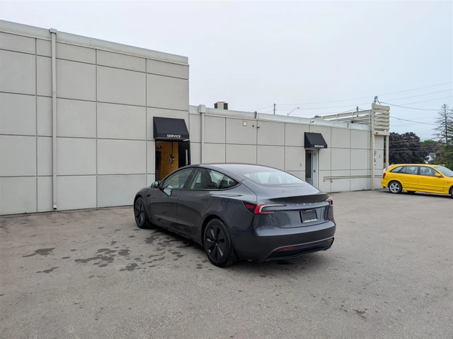 2024 Tesla Model 3 STANDARD - COMPUTER 4, grau, 37.000 km, Import Kanada — Foto 3 z 5