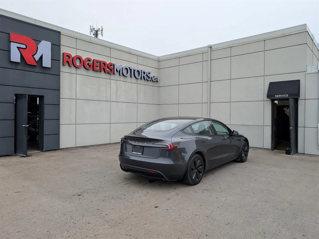 2024 Tesla Model 3 STANDARD - COMPUTER 4, grau, 37.000 km, Import Kanada — Foto 5 z 5