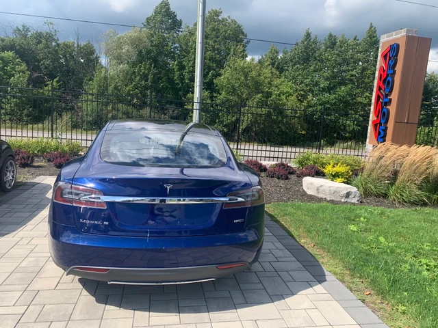 2015 Tesla Model S 85D, blau, 103.182 km, Import Kanada — Foto 4 z 5
